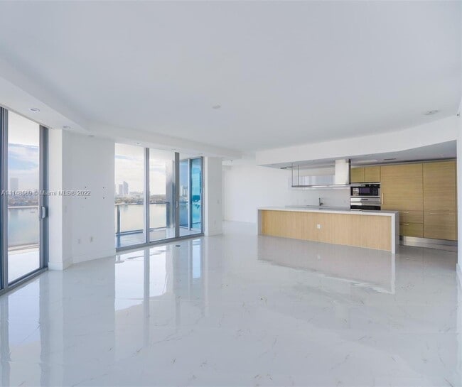 Building Photo - 17111 Biscayne Blvd