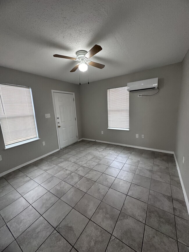 120 Lowell St Unit 4, Corpus Christi, TX 78401 Room for Rent in Corpus Christi, TX