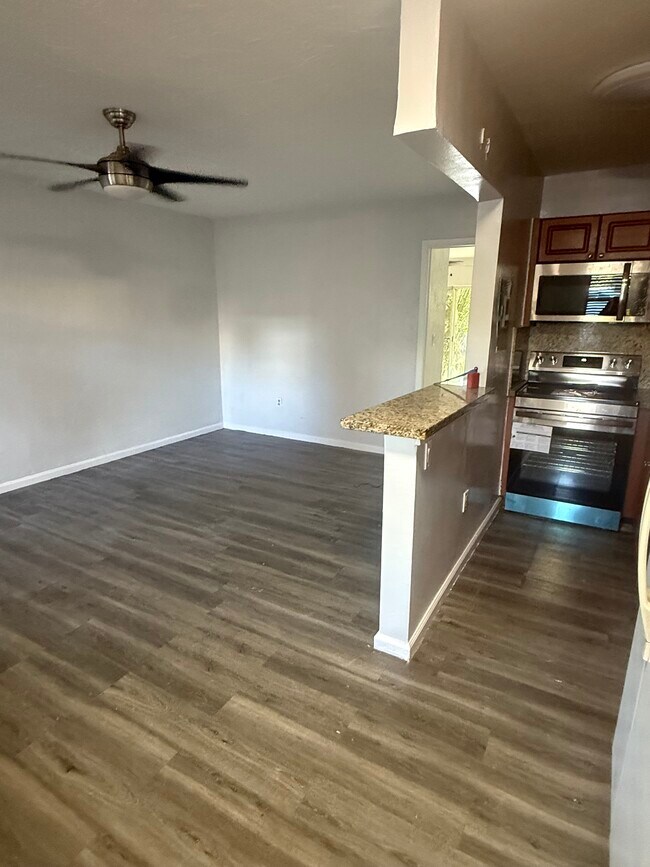 Foto del edificio - 1860 Venice Park Dr