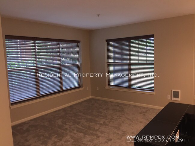 Building Photo - 1140 SW 170th Ave