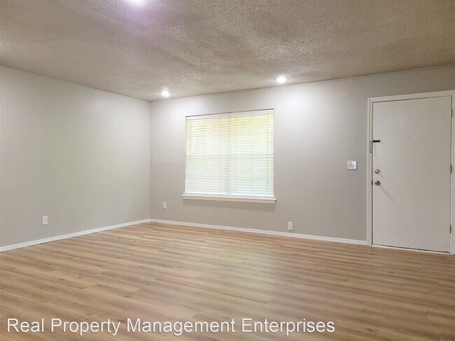 Foto del edificio - 1 br, 1 bath House - 6708 N Meridian Ave #D