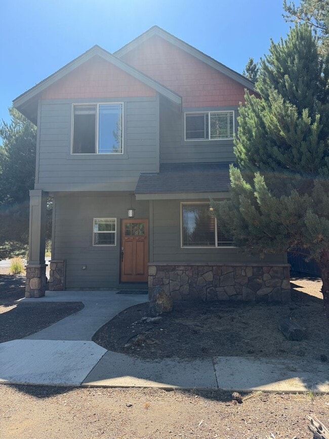 Building Photo - 16590 Daisy Pl