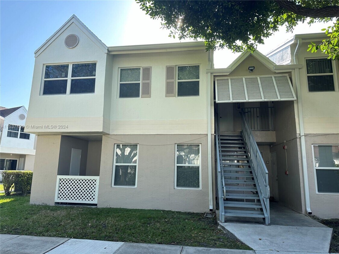 Primary Photo - 17565 NW 67th Pl