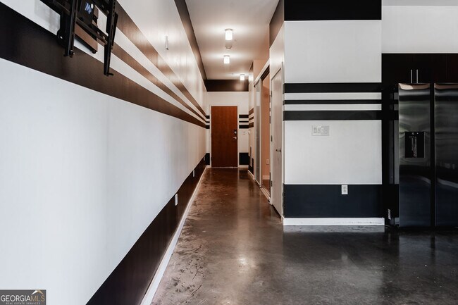 Building Photo - 333 Nelson St SW