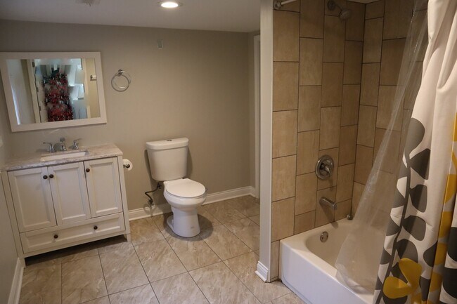 Building Photo - 934 Ridge Ave