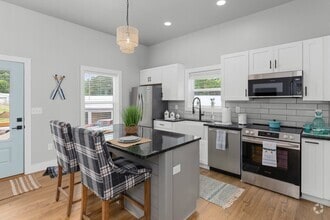 Building Photo - 233 Auttie Cir