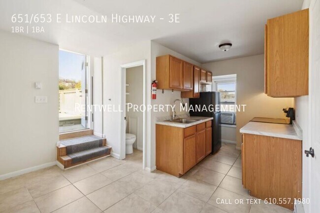 Foto del edificio - 651/653 E Lincoln Highway-3E