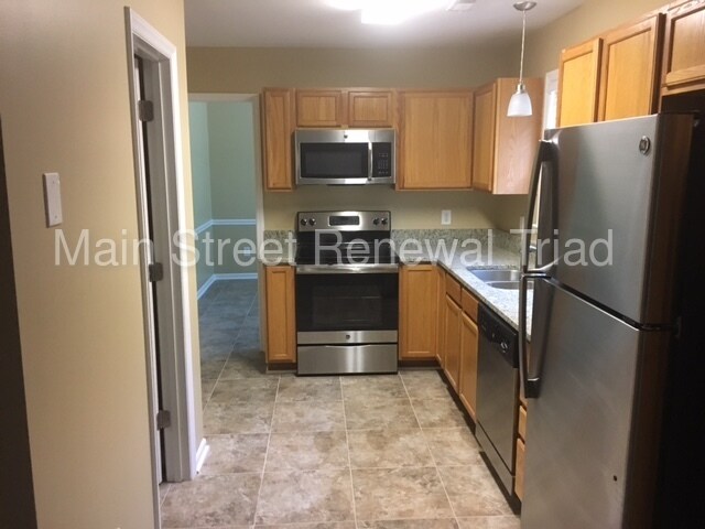 Building Photo - 4200 Oakridge Place Dr