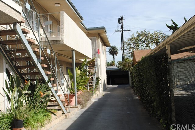 Building Photo - 2064 Meridian Ave
