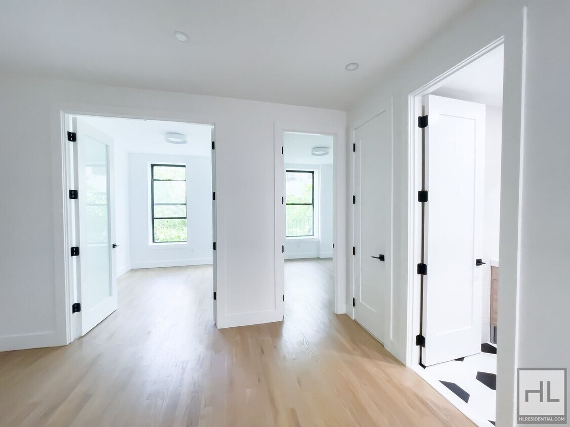Primary Photo - Stuyvesant Heights / Spacious Sunlit 3-Bed...