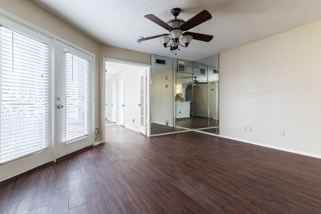 Foto del edificio - 1704 Baird Farm Cir