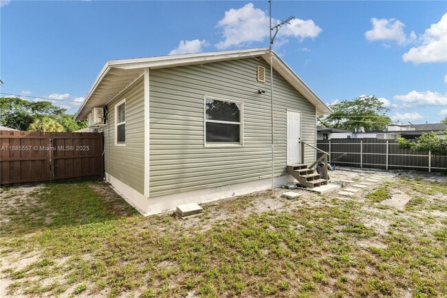Foto del edificio - 3633 SW 12th Ct