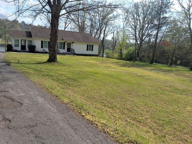 Photo - Knoxville 37914 - FULLY FURNISHED! 3 bedroom, 2 bath home - SHORT TERM LEASE AVAILABLE - Contact ...