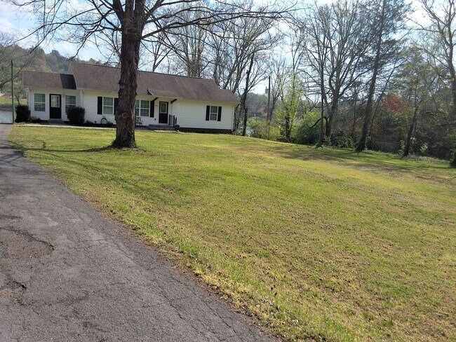 Foto del edificio - Knoxville 37914 - FULLY FURNISHED! 3 bedroom, 2 bath home - SHORT TERM LEASE AVAILABLE - Contact ...