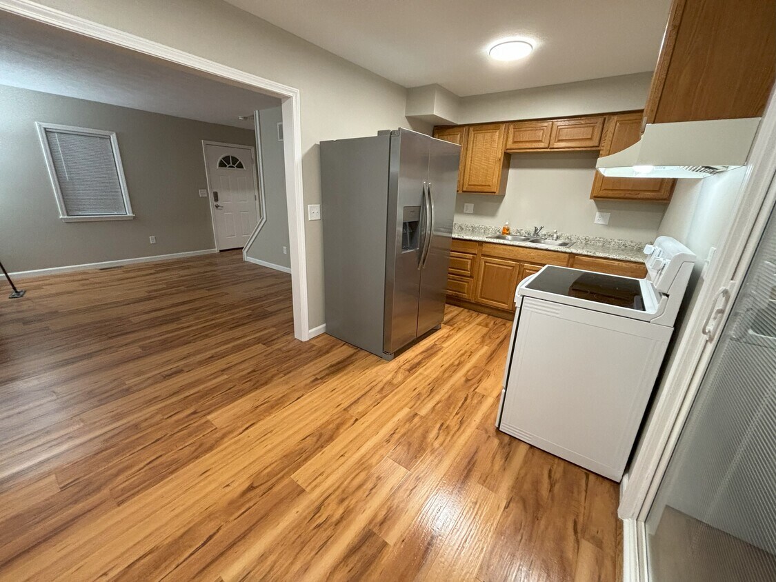 Foto principal - 3395 Misty Creek Dr
