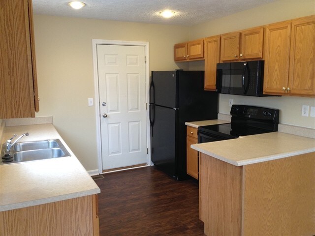 Building Photo - 2422 Hilliard Dr