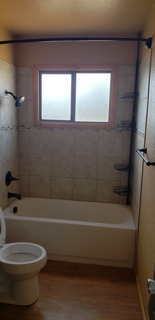 Foto del edificio - 3 Bedroom, 2 Bath with large fenced in bac...