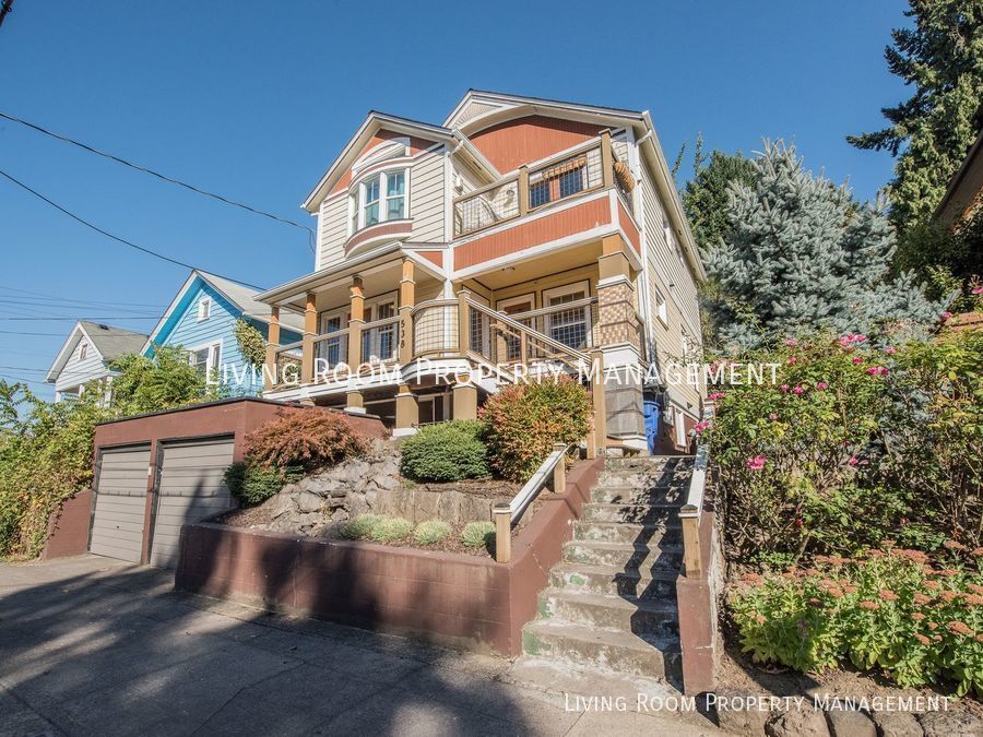 Primary Photo - Contemporary Buckman Triplex - Top Floor F...