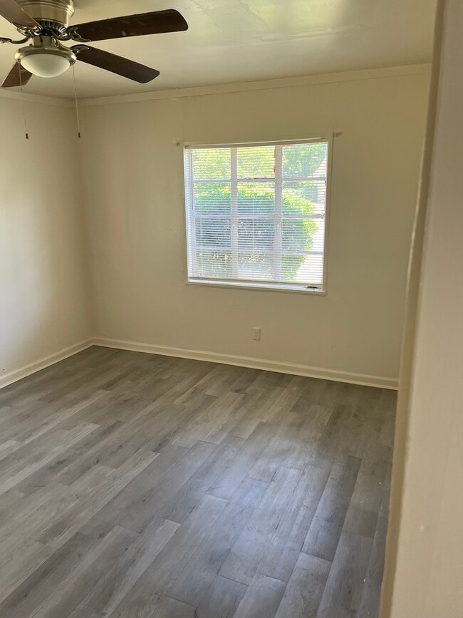 Building Photo - 1365 Creel St