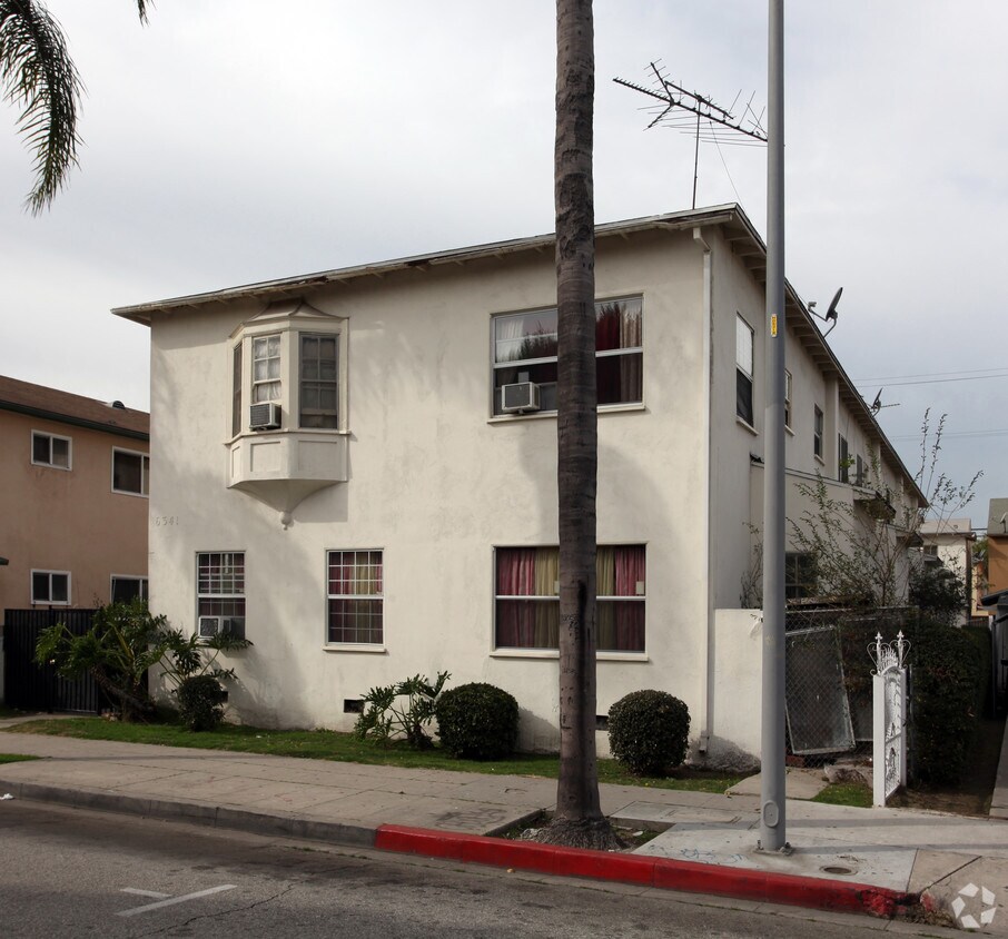 Foto principal - 6341 Templeton St