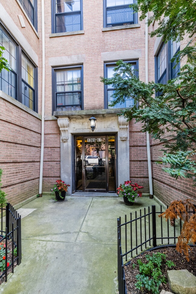 Building Photo - 1367 E 64th St