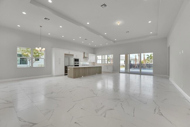 Foto del edificio - 9341 Crestview Cir