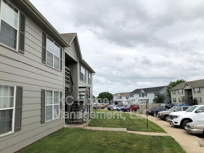 Building Photo - 821 Saddlewood St