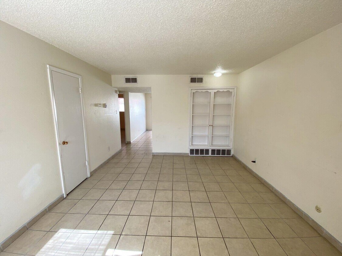 Foto principal - 521 Palomas Dr SE