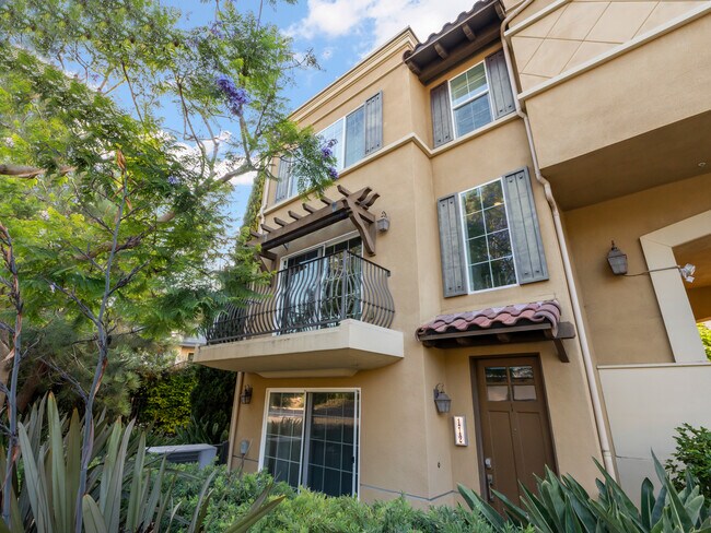 Foto del edificio - 2400 Torrey Pines Rd