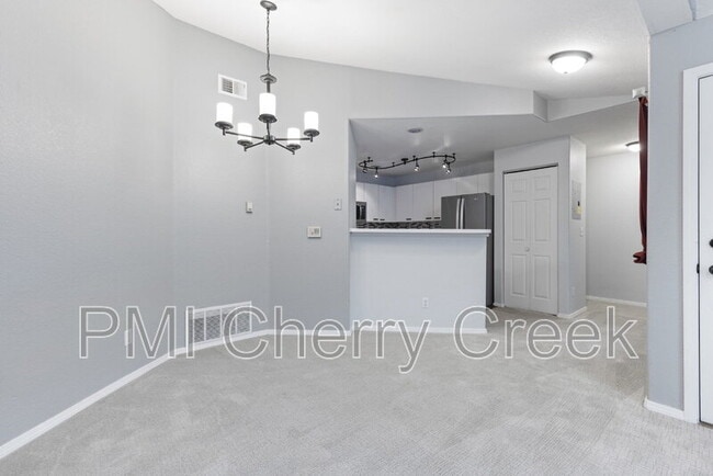 Foto del edificio - 8757 E Dry Creek Rd