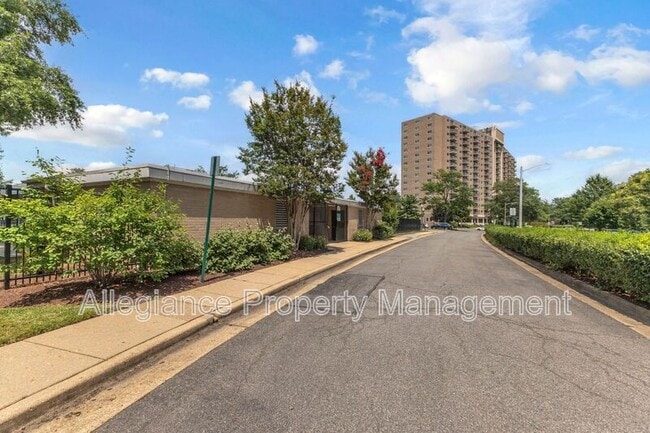 Building Photo - 1225 Martha Custis Dr