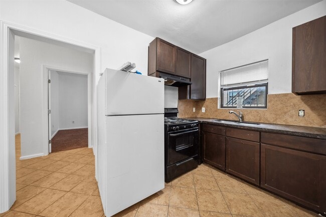 Building Photo - 406 Quitman St