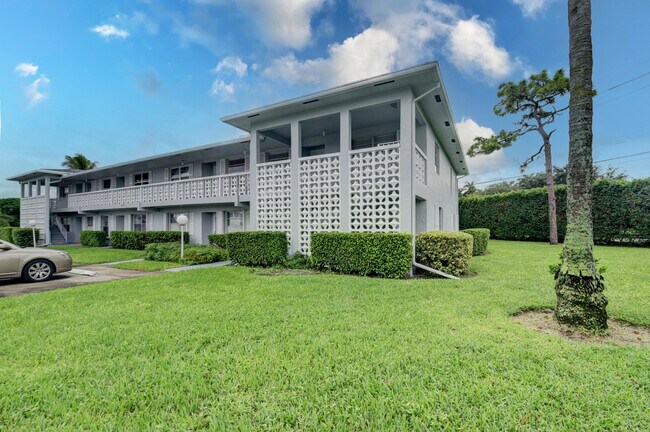 Building Photo - 2820 SW 15th St