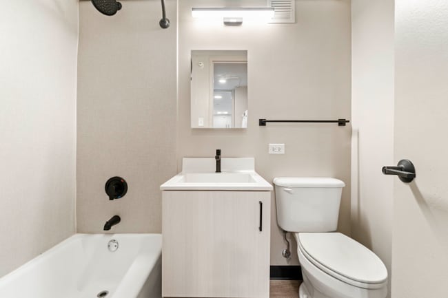 Photo - 1926 W Harrison St Apartment