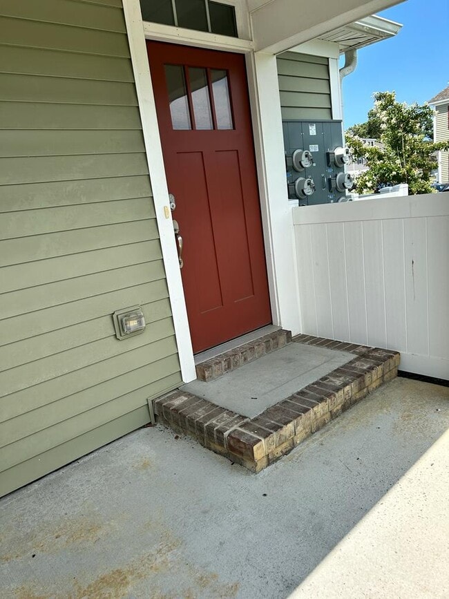 Building Photo - 408 Fishers Ct