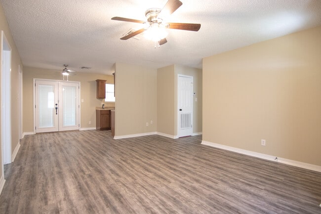 Building Photo - 7817 Walnut Dr