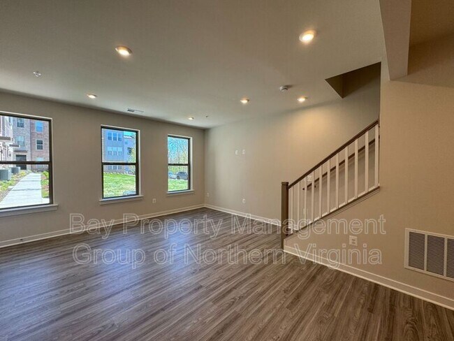 Building Photo - 2441 Silver Line Aly