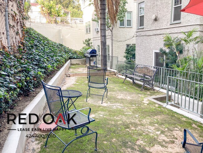 Foto del edificio - 1965 Wilcox Ave