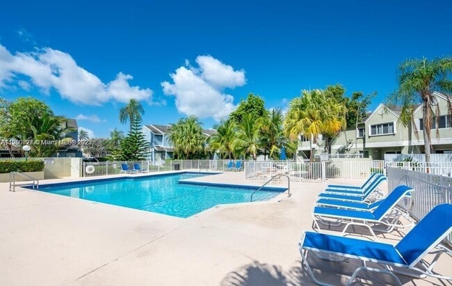 Foto del edificio - 17580 NW 67th Pl