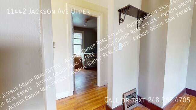 Foto del edificio - 11442 Jackson Ave