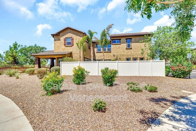 Building Photo - 2734 S Santa Rita