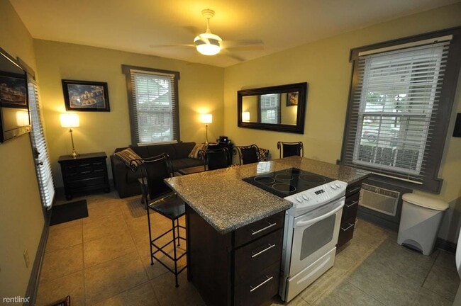 Building Photo - 1 br, 1 bath Duplex - 925 Dolhonde Street ...