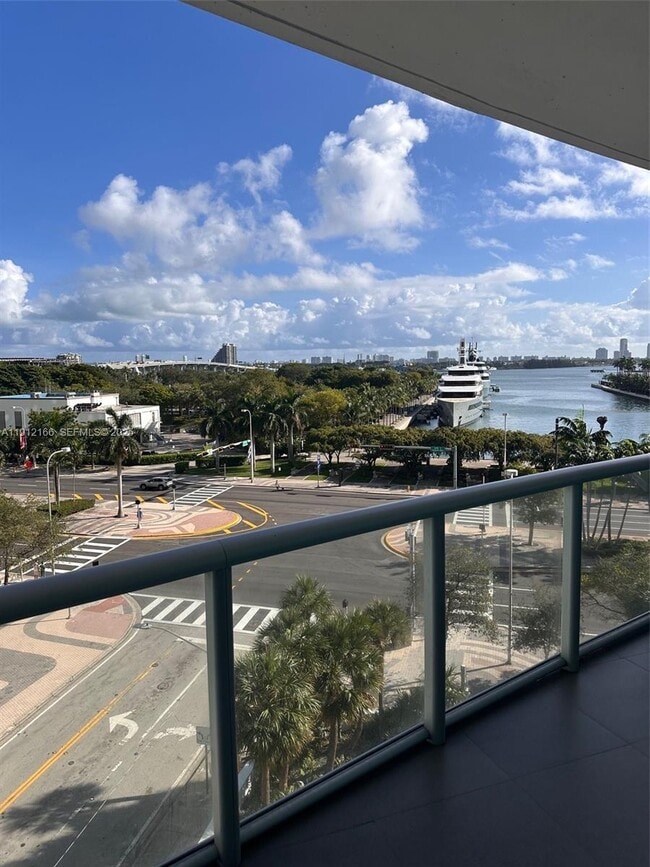 Foto del edificio - 888 Biscayne Blvd