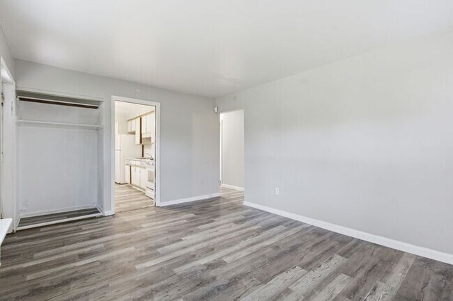 Building Photo - Huge ranch style home with Detached Section 8 Accepted