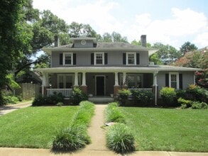 Building Photo - 707 W Roanoke Park Dr
