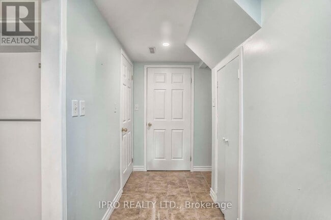 Building Photo - 3614 Holden Crescent