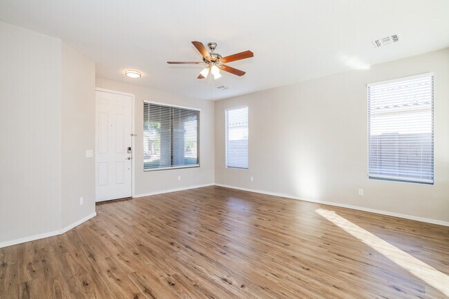 Foto del edificio - 1931 S Noble