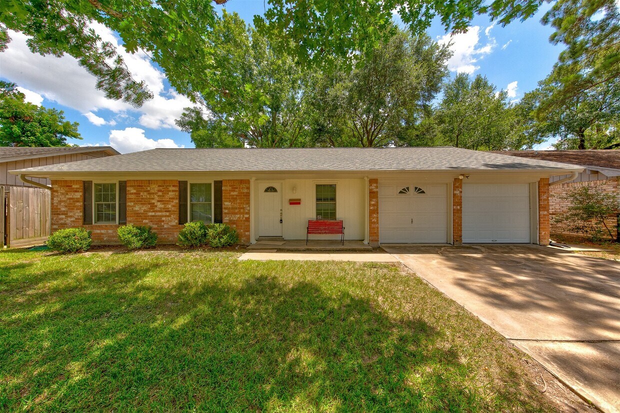 Foto principal - 7115 Drowsy Pine Dr