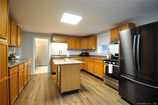 Building Photo - 722 Bantam Rd