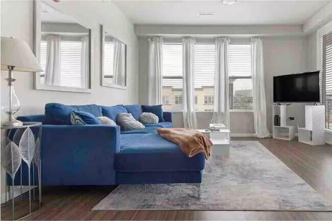 Foto del edificio - 12800 Corporate Hill Dr